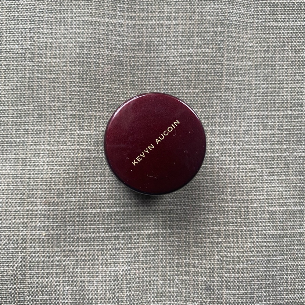 Kevyn Aucoin Sensual Skin Enhancer in Shade SX09